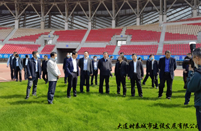為承辦好足球相關(guān)賽事 大連普灣體育場、大連市青少年足球訓(xùn)練基地 積極進行升級改造工作